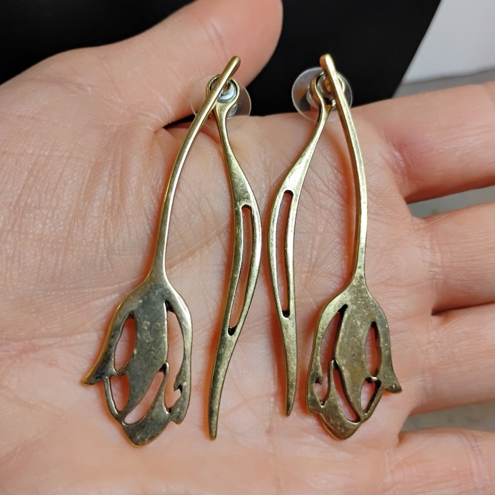 7 Charming Sisters Gold Tone Flower Jacket Earrings - Picture 5 of 5
